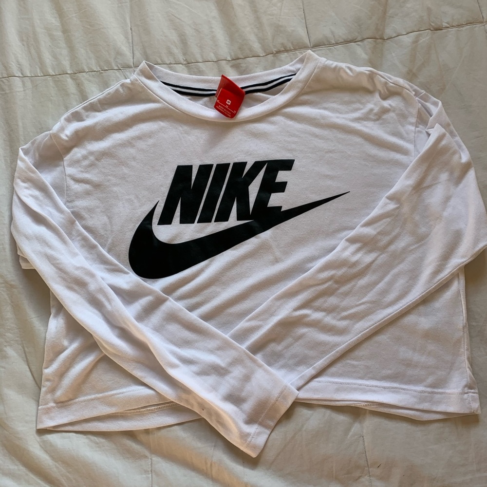 White Cropped Nike Long Sleeve Tee